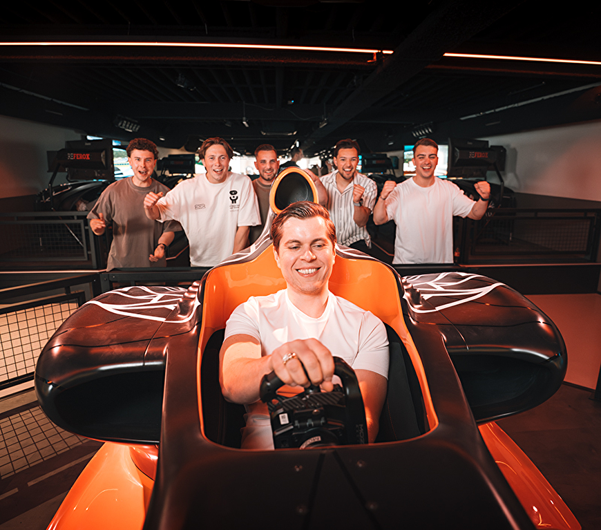 VR, F1 SIMULATOREN EN ECHTE TEAMCOMPETITIE