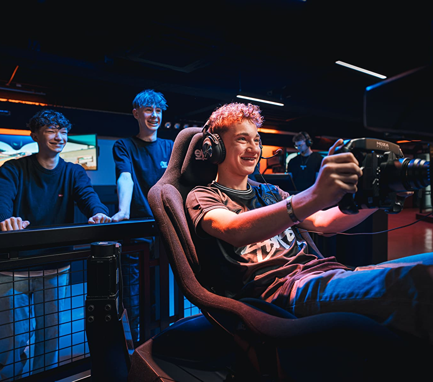 VOL GAS MET Z’N VIEREN, BETALEN MET Z’N DRIEËN